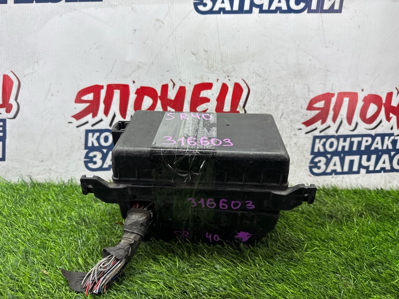 Блок предохранителей под капот TOYOTA TOWN ACE NOAH SR40 3S-FE (б/у) Блок предохранителей под капот TOYOTA TOWN ACE NOAH SR40 3S-FE (б/у)