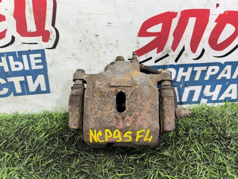 Суппорт TOYOTA FUNCARGO NCP25 1NZ-FE передний левый (б/у) Суппорт TOYOTA FUNCARGO NCP25 1NZ-FE передний левый (б/у)