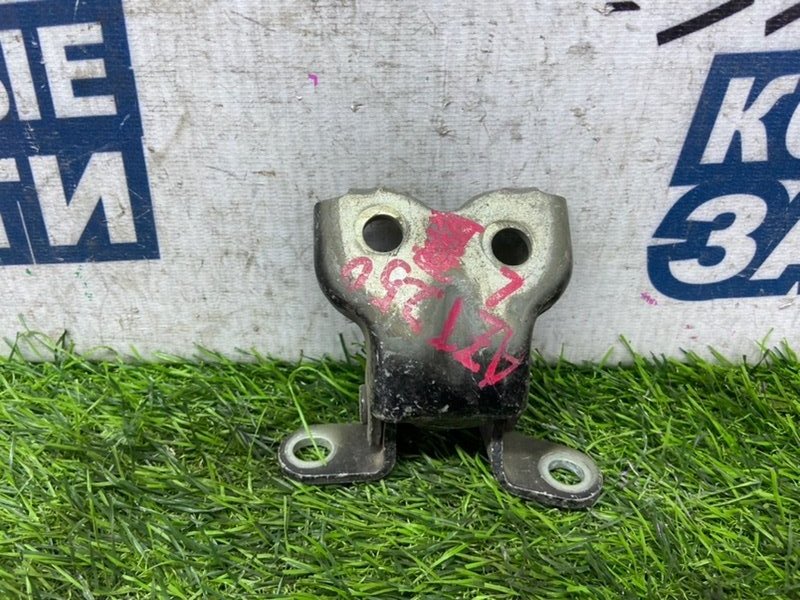 Петля двери TOYOTA AVENSIS AZT250 1AZ-FSE передняя левая (б/у)