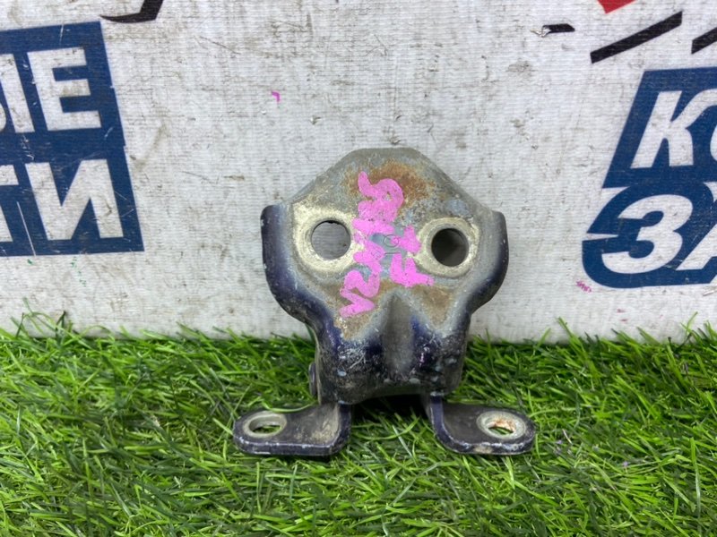 Петля двери TOYOTA HILUX SURF LN130 2L-TE передняя левая (б/у)