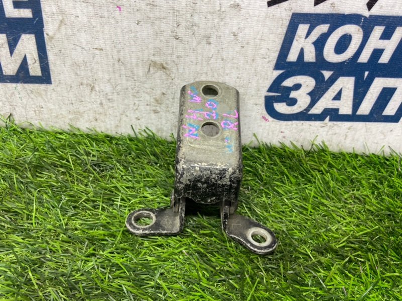 Петля двери TOYOTA PRIUS NHW20 1NZ-FXE задняя левая (б/у)