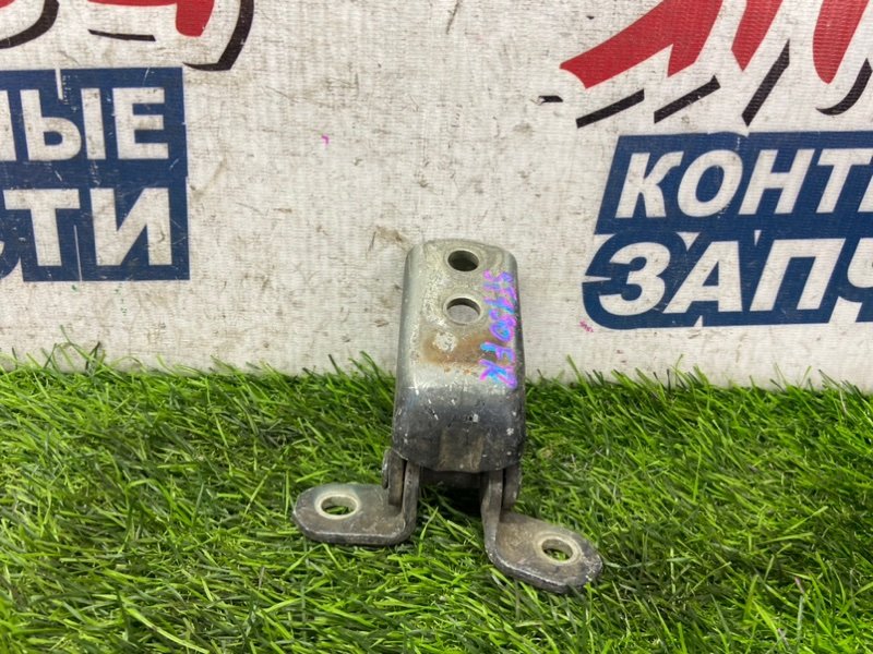 Петля двери TOYOTA CORONA ST190 передняя правая (б/у)