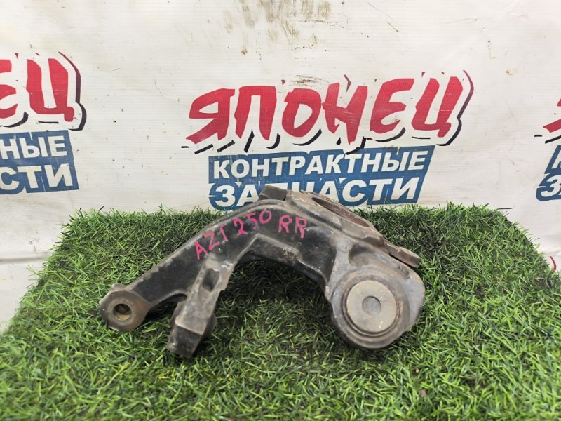 Цапфа TOYOTA AVENSIS AZT250 1AZ-FSE задняя правая (б/у)