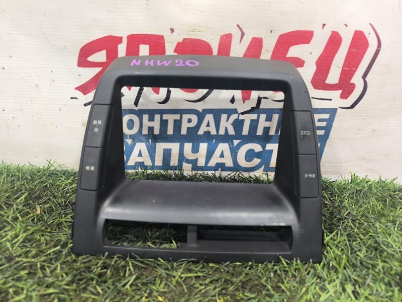 Консоль центральная TOYOTA PRIUS NHW20 1NZ-FXE (б/у)