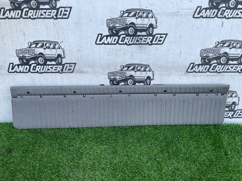 Накладка замка багажника TOYOTA LAND CRUISER HDJ101 1HD-FTE (б/у)