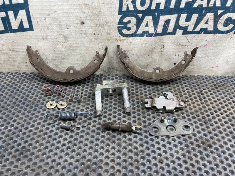 Механизм стояночного тормоза TOYOTA MARK X GRX120 4GR-FSE задний правый (б/у) Механизм стояночного тормоза TOYOTA MARK X GRX120 4GR-FSE задний правый (б/у)