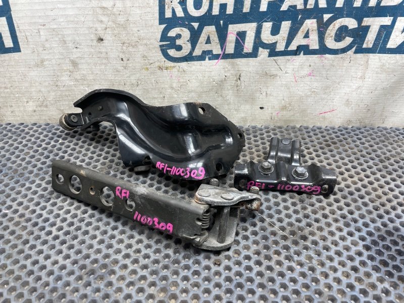 Ролик раздвижной двери HONDA STEPWGN RF1 B20B задний левый (б/у) Ролик раздвижной двери HONDA STEPWGN RF1 B20B задний левый (б/у)