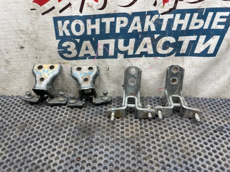 Петля двери MITSUBISHI PAJERO IO H77W (б/у) Петля двери MITSUBISHI PAJERO IO H77W (б/у)