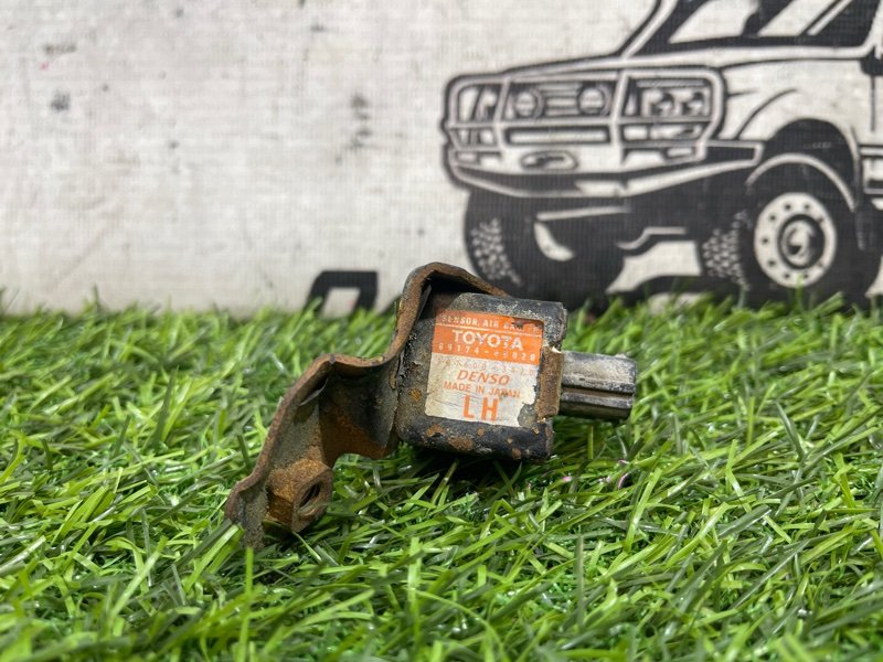 Датчик airbag TOYOTA LAND CRUISER HDJ101 передний левый (б/у)