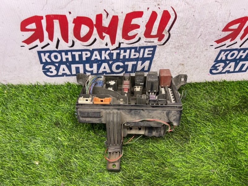 Блок предохранителей под капот TOYOTA NOAH SR40 3S-FE (б/у)