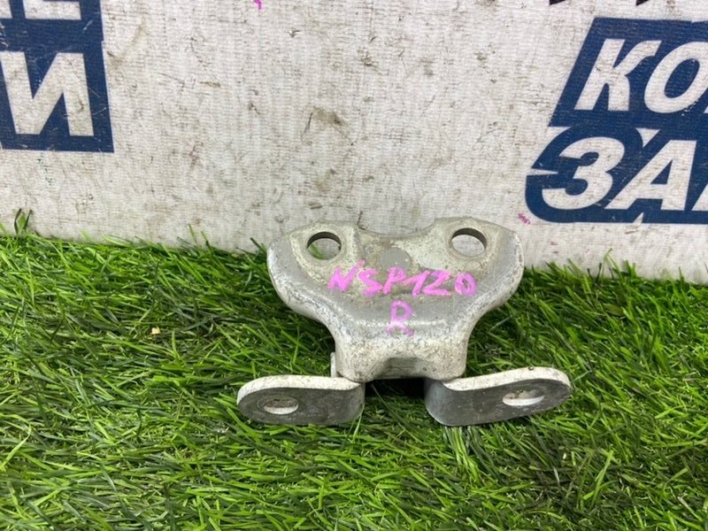 Петля двери TOYOTA RACTIS NCP120 1NZ-FE передняя правая (б/у)