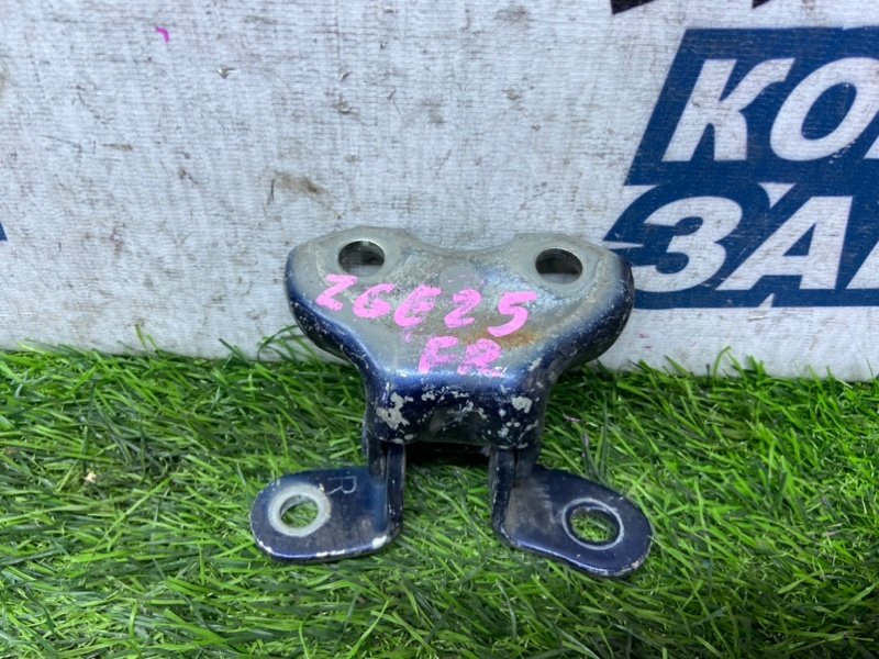 Петля двери TOYOTA WISH ZGE25 2ZR-FAE передняя правая (б/у)