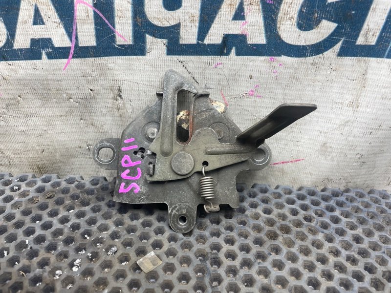 Замок капота TOYOTA PLATZ SCP11 1SZ-FE (б/у)