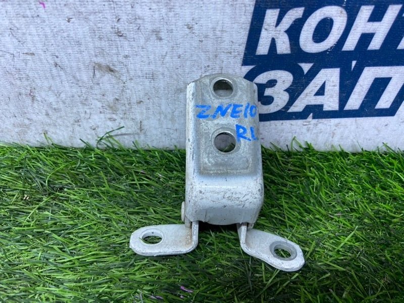 Петля двери TOYOTA WISH ZNE10 1ZZ-FE задняя левая (б/у)