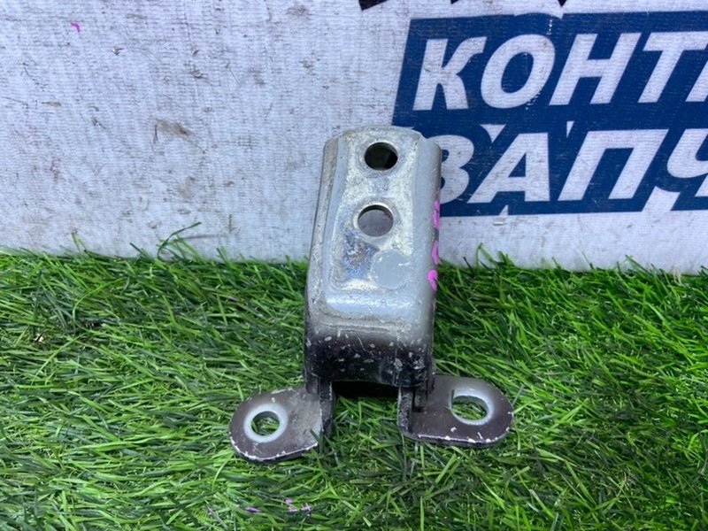 Петля двери TOYOTA BB QNC20 K3-VE передняя левая (б/у)