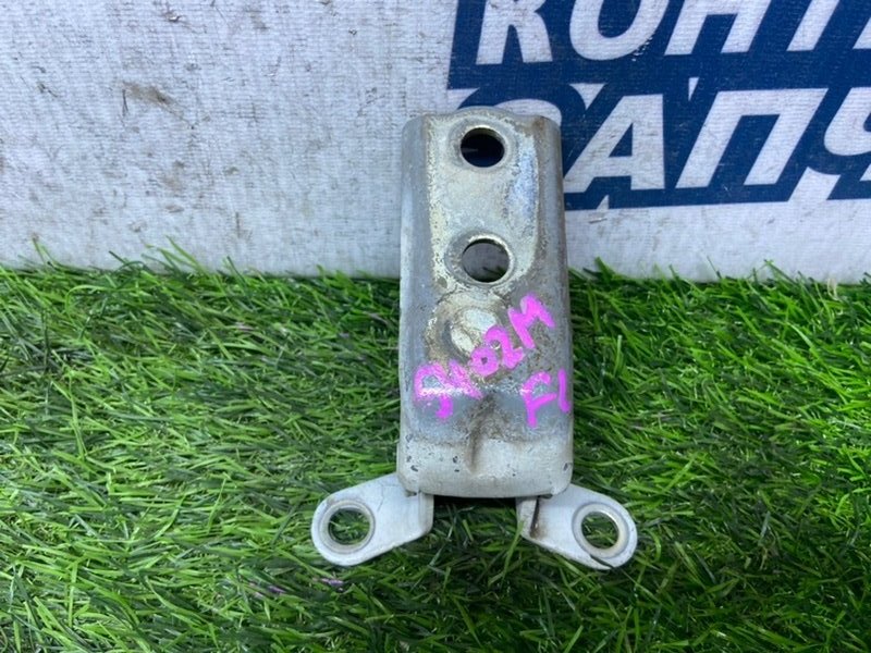 Петля двери TOYOTA LITE ACE S402M 3SZ-VE передняя левая (б/у)