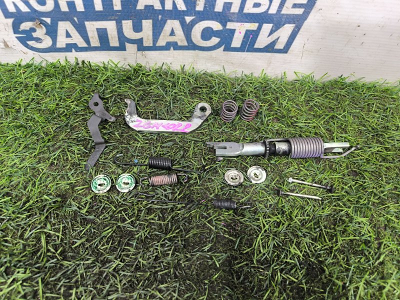 Механизм стояночного тормоза TOYOTA ISIS ZGM10 2ZR-FAE 2011 задний правый (б/у)