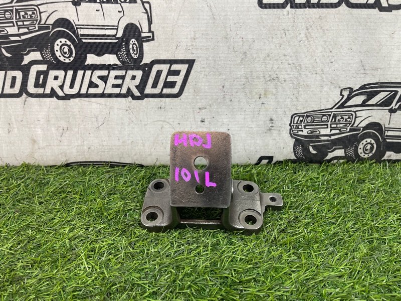 Кронштейн опоры двигателя TOYOTA LAND CRUISER HDJ101 1HD-FTE левый (б/у)