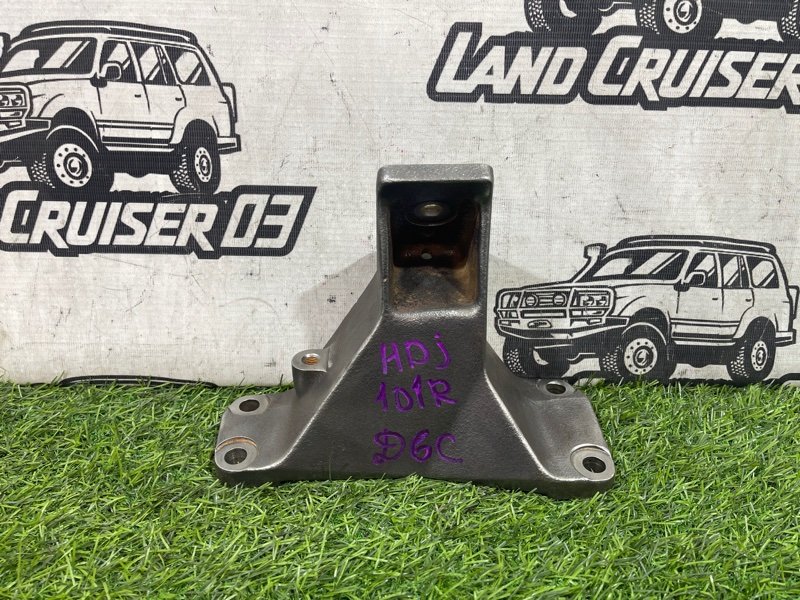 Кронштейн опоры двигателя TOYOTA LAND CRUISER HDJ101 1HD-FTE правый (б/у)