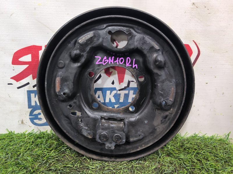 Щиток тормозного диска TOYOTA ISIS ZGM10 2ZR-FAE задний левый (б/у)