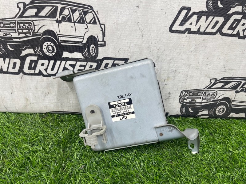 Блок управления подвеской LEXUS LX470 UZJ100 2UZ-FE (б/у)