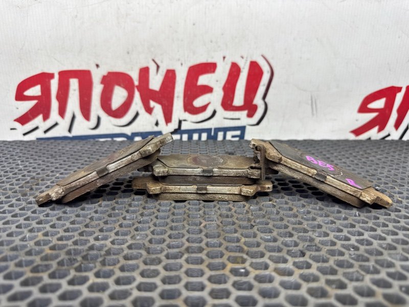 Тормозные колодки SUBARU LEGACY BE5 EJ20 заднее (б/у)