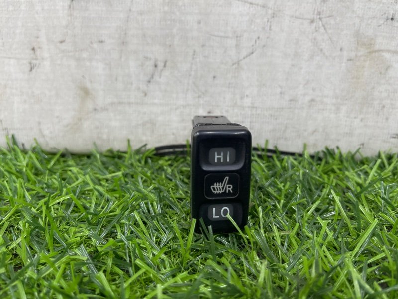 Кнопка обогрева сидений LEXUS LX470 UZJ100 2UZ-FE правая (б/у)