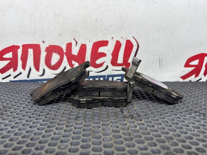 Тормозные колодки HONDA FIT GD1 L13A 2004 переднее (б/у)