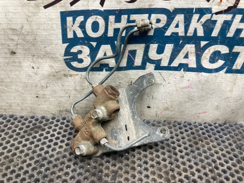 Регулятор давления тормозов ISUZU BIGHORN UBS69 4JG2 (б/у)