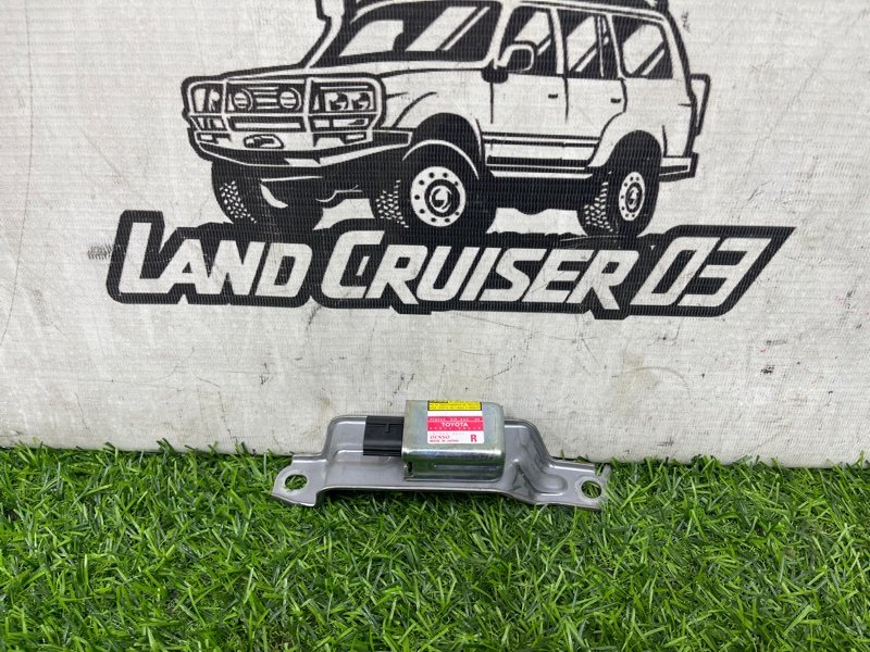 Датчик подушки безопасности LEXUS LX470 UZJ100 2UZ-FE передний правый (б/у)