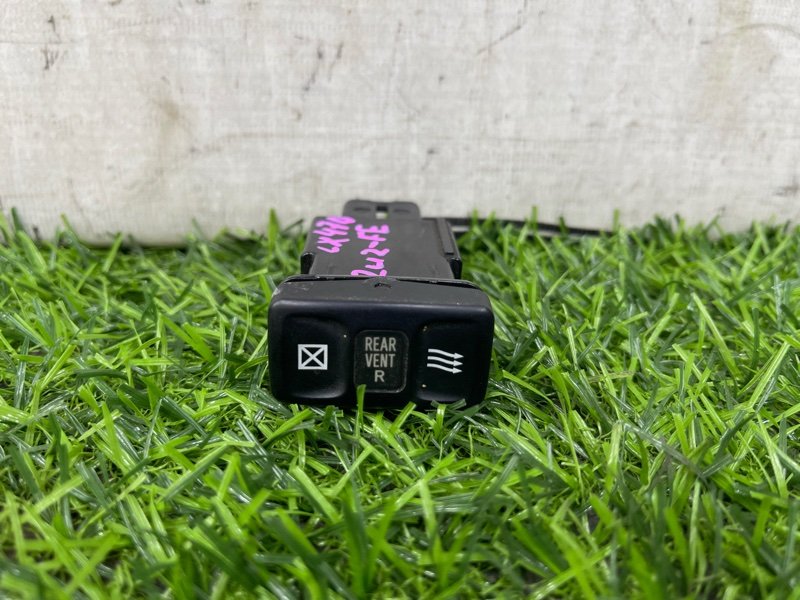 Кнопка открывания стекол багажника LEXUS LX470 UZJ100 2UZ-FE правая (б/у)