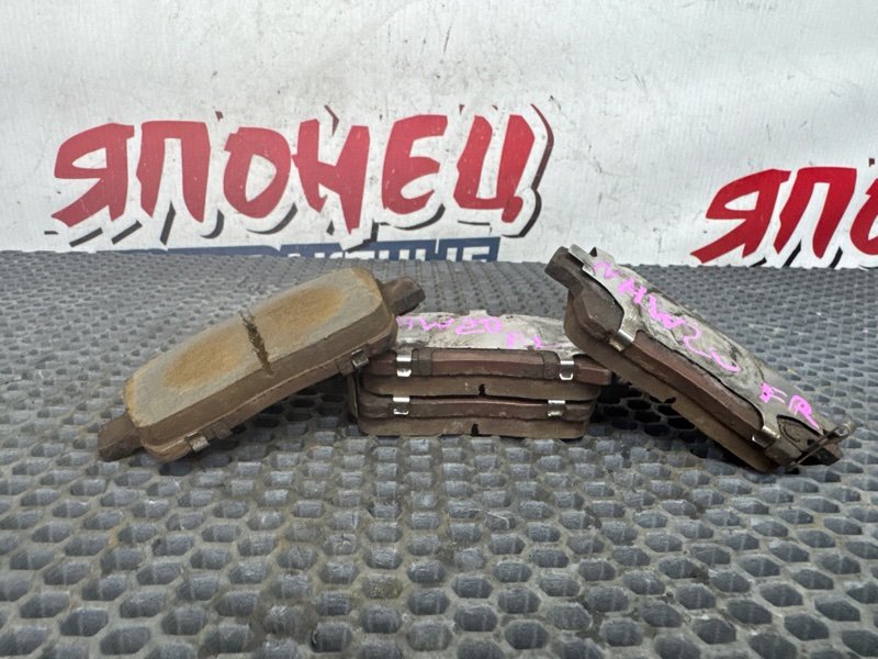 Тормозные колодки TOYOTA PRIUS NHW20 1NZ-FXE 2003 переднее (б/у)