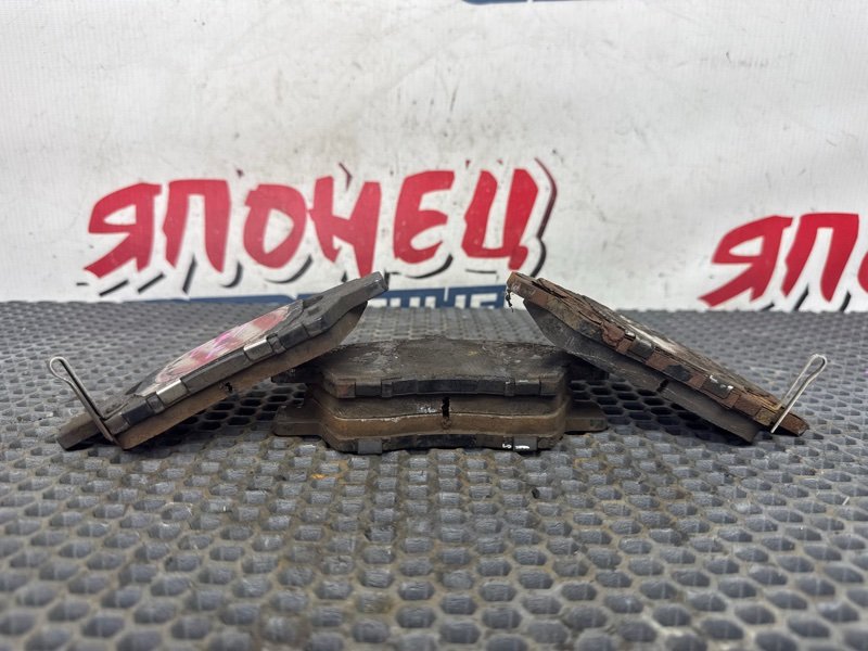 Тормозные колодки HONDA FIT GP1 LDA переднее (б/у)