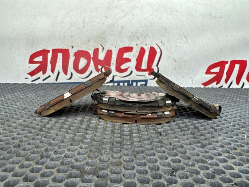 Тормозные колодки TOYOTA PRIUS ZVW30 2ZR-FXE 2010 переднее (б/у)