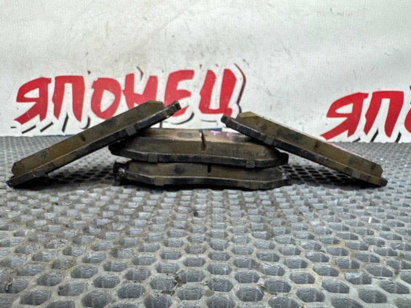 Тормозные колодки SUZUKI ESCUDO TD94W H27A переднее (б/у)