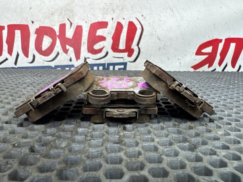 Тормозные колодки TOYOTA ARISTO JZS160 2JZ-GE заднее (б/у)