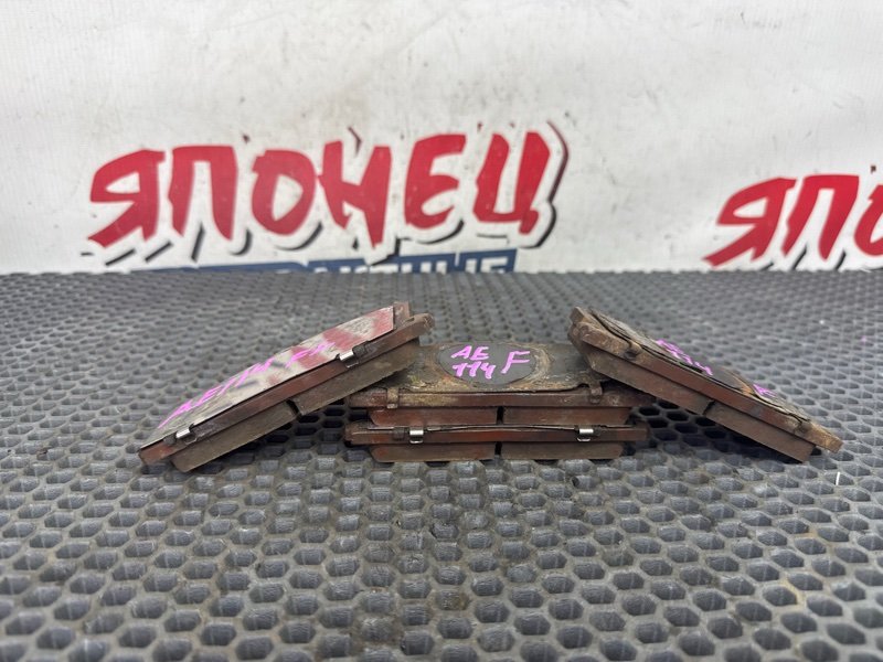 Тормозные колодки TOYOTA COROLLA AE114 4A-FE переднее (б/у)