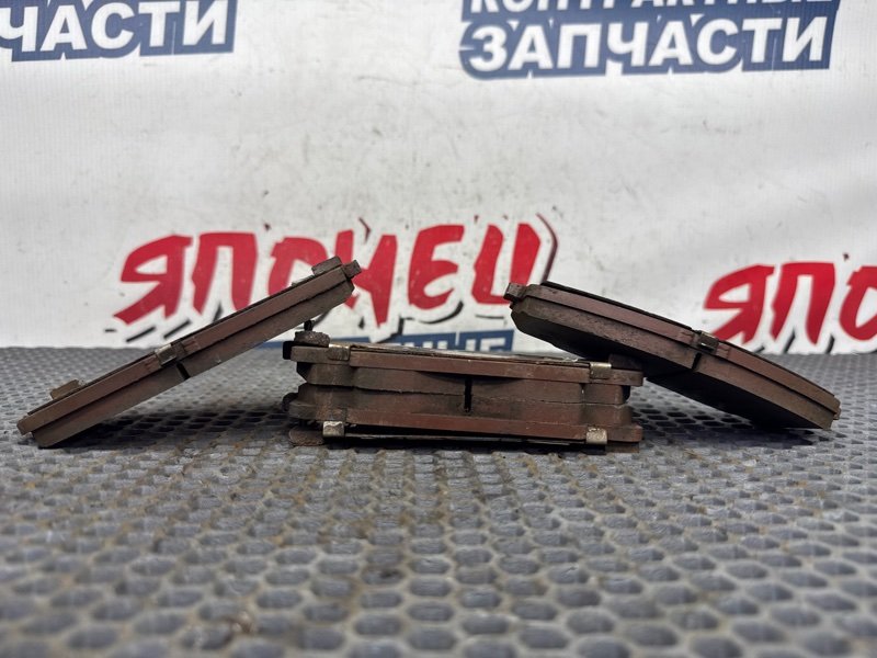 Тормозные колодки TOYOTA HIACE KZH106 1KZ-TE 2004 переднее (б/у)