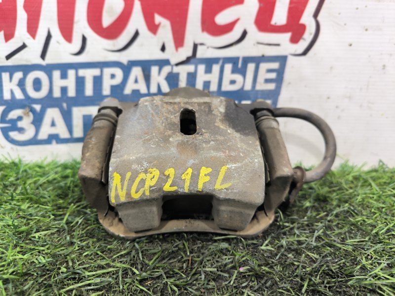 Суппорт TOYOTA FUNCARGO NCP21 1NZ-FE передний левый (б/у)