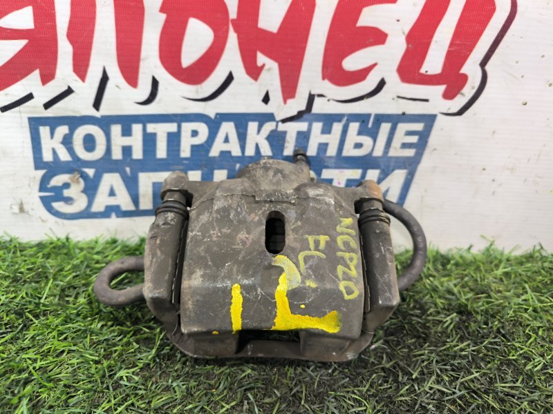 Суппорт TOYOTA FUNCARGO NCP20 2NZ-FE передний левый (б/у)