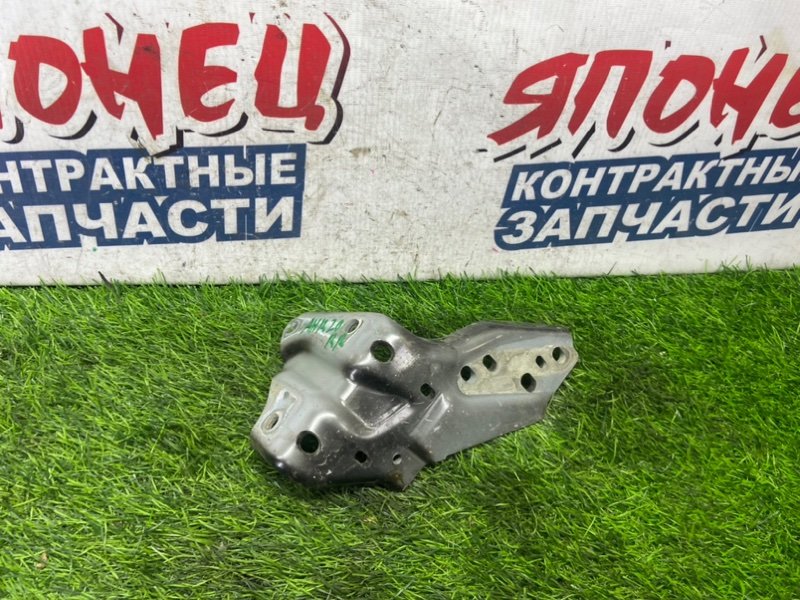 Кронштейн ролика раздвижной двери TOYOTA ESTIMA AHR20 2AZ-FXE задний правый (б/у)