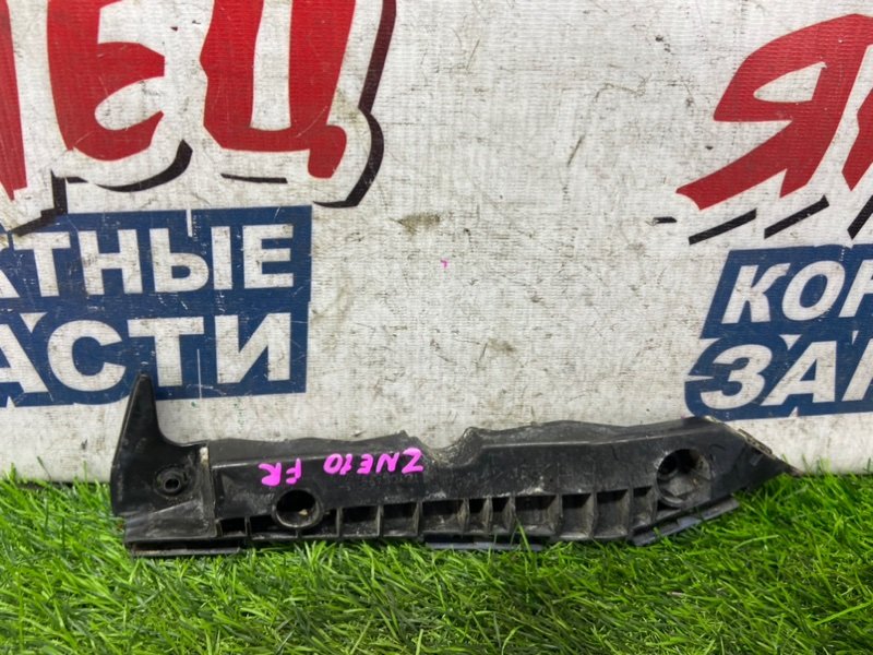 Крепление бампера TOYOTA WISH ZNE10 1ZZ-FE переднее правое (б/у)