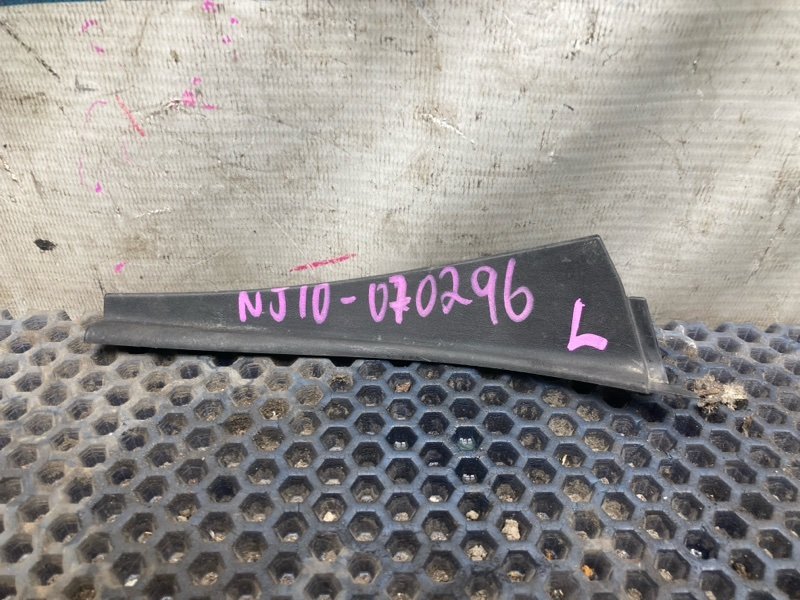 Уголок решетки под дворники NISSAN DUALIS NJ10 MR20DE левый (б/у)