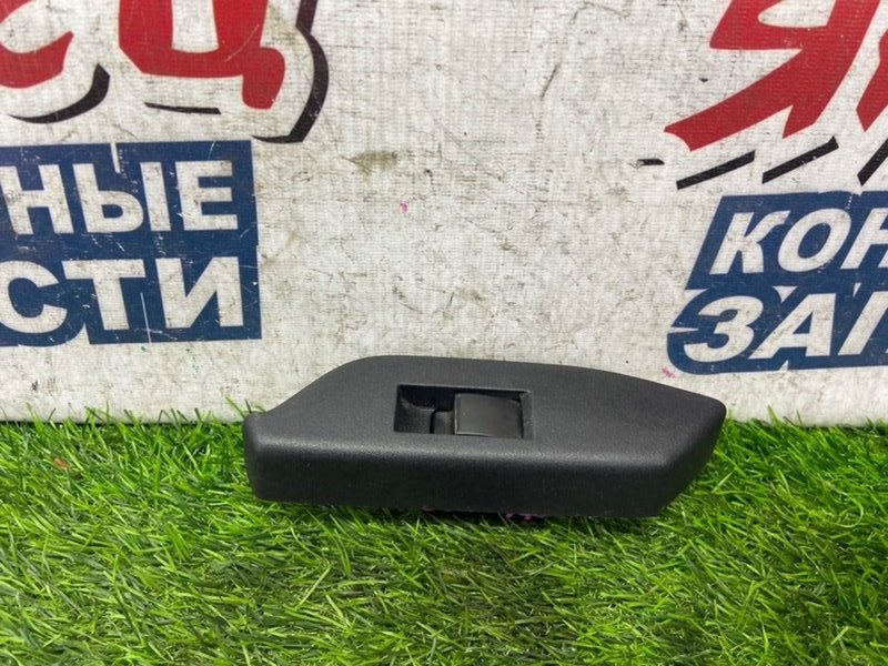 Кнопка стеклоподъемника MITSUBISHI DELICA D:5 CV5W 4B12 задняя правая (б/у)