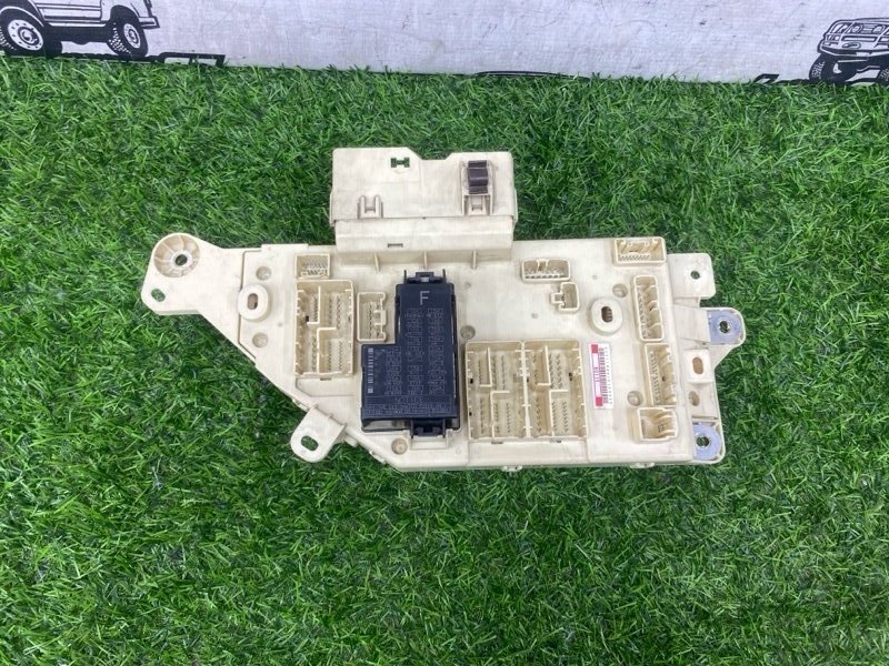 Блок предохранителей салона LEXUS LX470 UZJ100 2UZ-FE левый (б/у)
