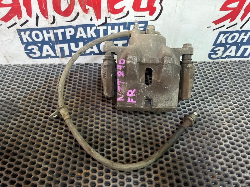 Суппорт TOYOTA ALLION NZT240 1NZ-FE 2003 передний правый (б/у)