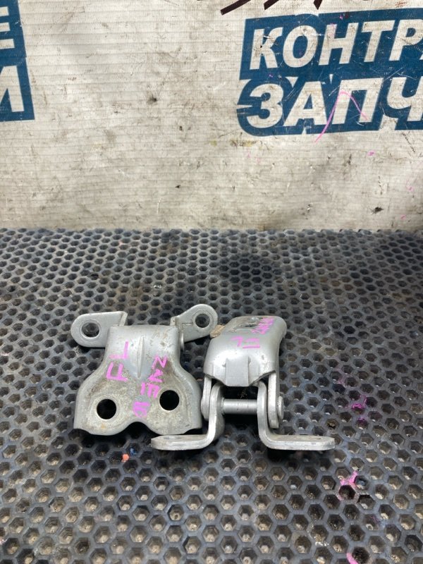 Петля двери TOYOTA WISH ZNE10 1ZZ-FE передняя левая (б/у)