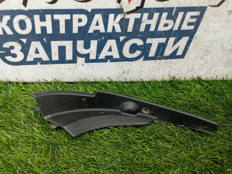 Уголок решетки под дворники MAZDA DEMIO DE3AS ZJVE правый (б/у)
