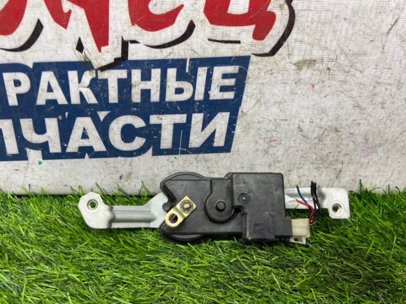 Замок двери MITSUBISHI DIAMANTE F31A 6G73 задний правый (б/у)