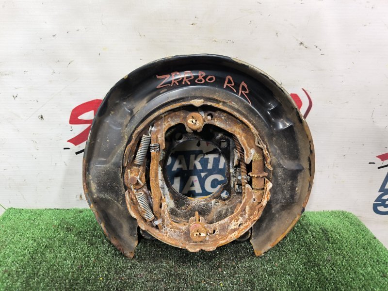 Механизм стояночного тормоза TOYOTA VOXY ZRR80 3ZR-FAE задний правый (б/у)